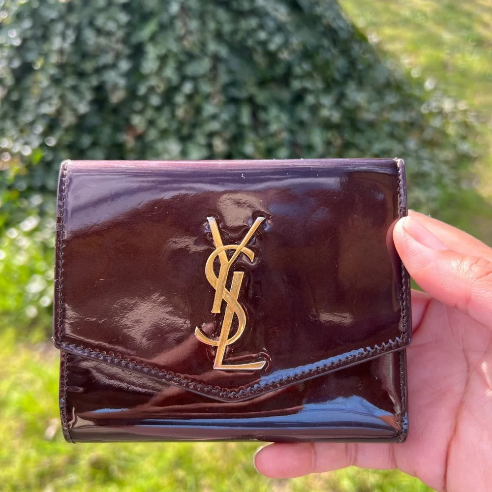 Gorgeous! Yves Saint Laurent Patent Leather Wallet 100% Authentic (Pre-loved) - Picture 4 of 9